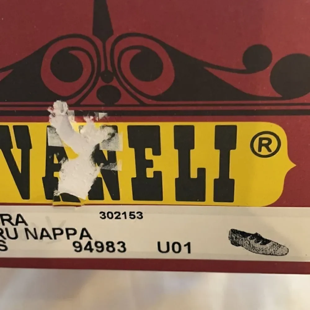 VANELI ECRU FLATS.  NEW.  STYLE IS FABRA